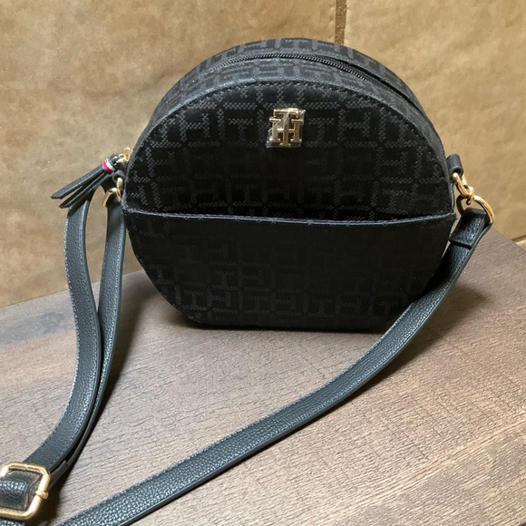 Tommy Hilfiger Handbags - NWOT Tommy Hilfiger Black Patterned Crossbody Round Bag Signature logo pattern